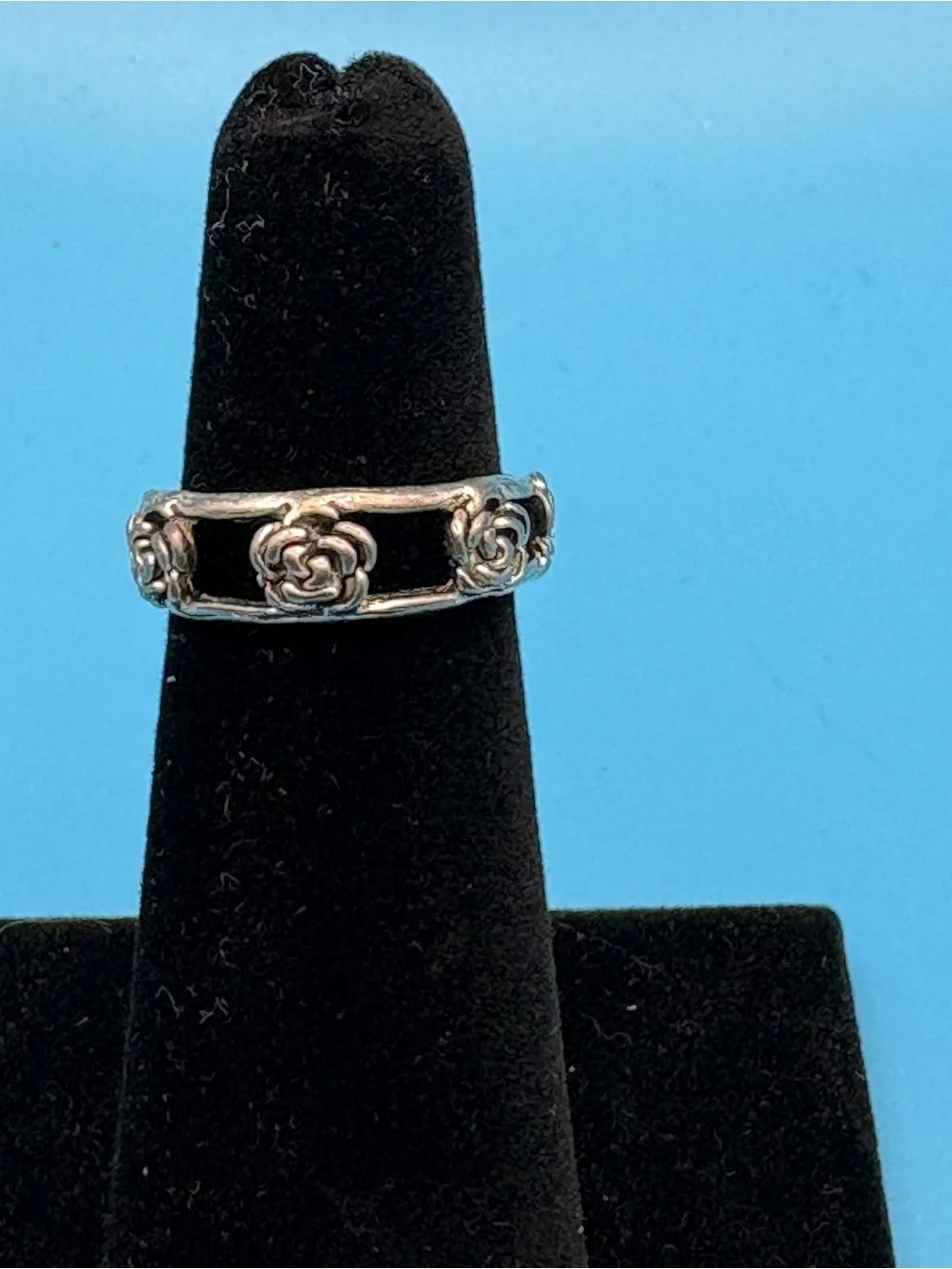Rose Pattern Band Ring - - Picture 2 of 8